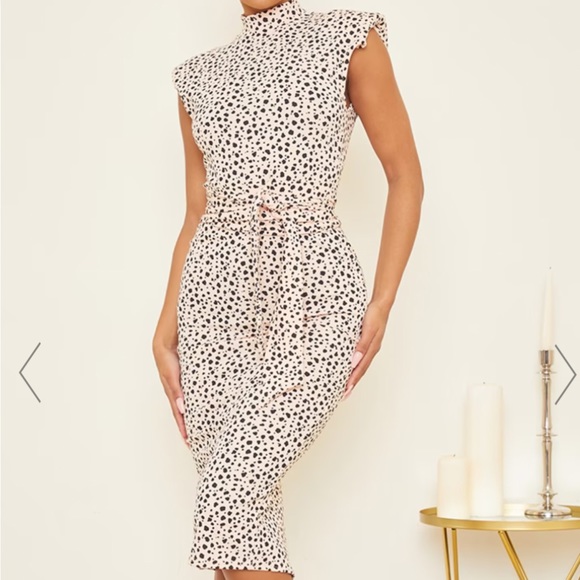 - PRETTY LITTLE THING Dress - Picture 3 of 13